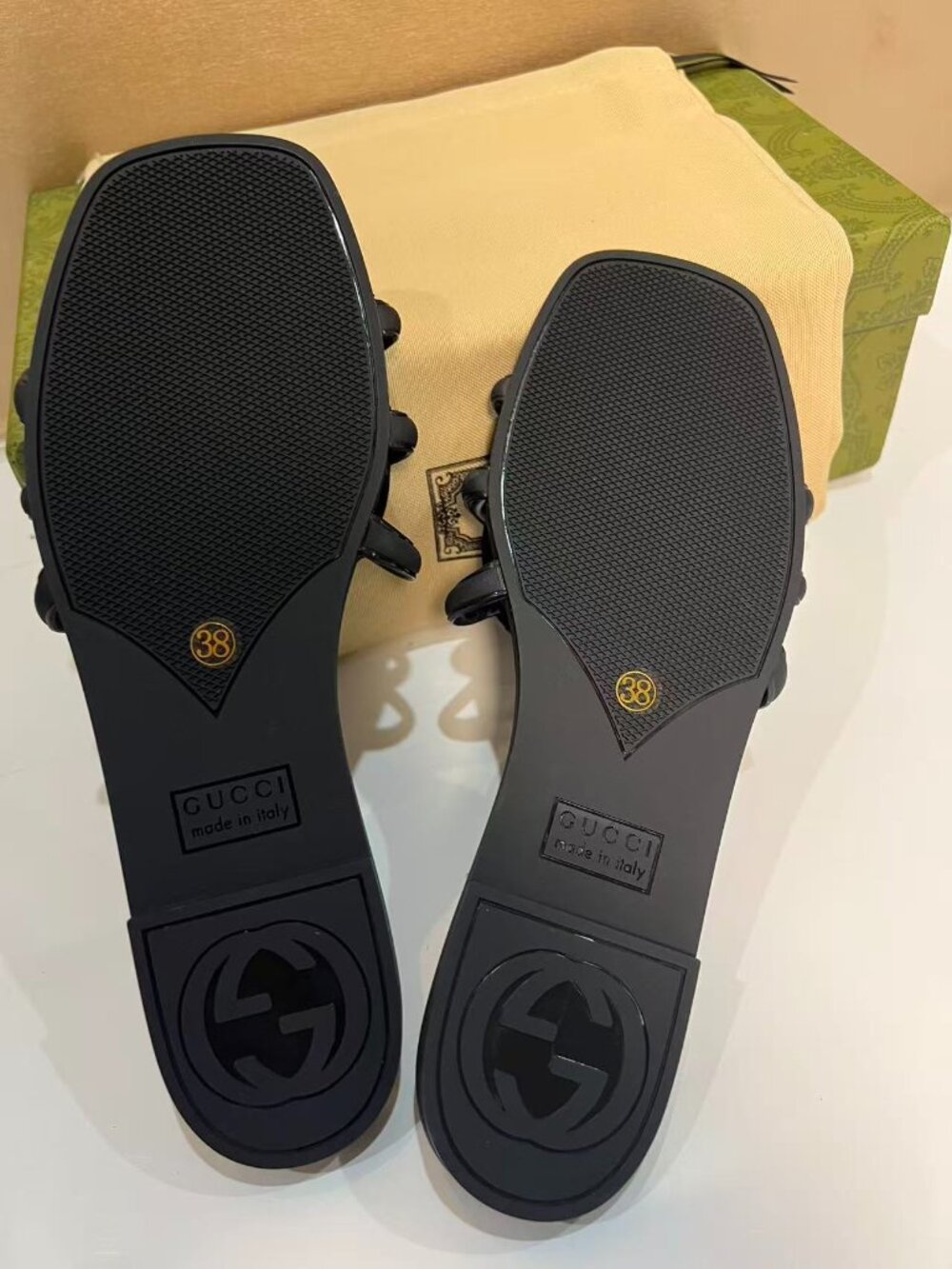 Gucci Women’s Black Marmont Rubber Slides - Size 8 - Picture 5 of 5